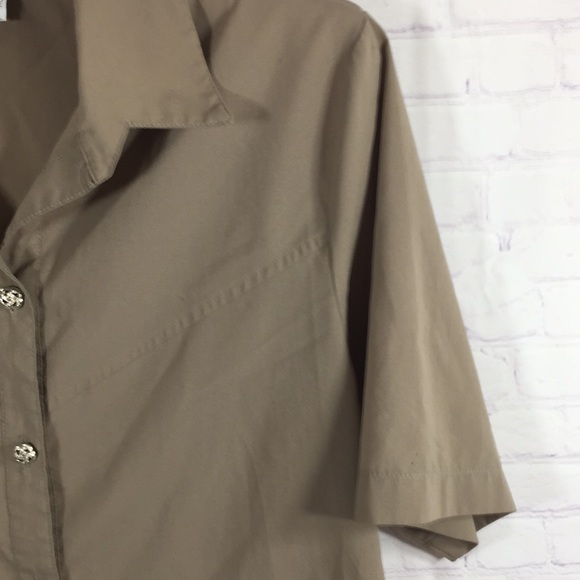 Park Place Fashions Short Sleeve Button Front Top - Picture 4 of 9